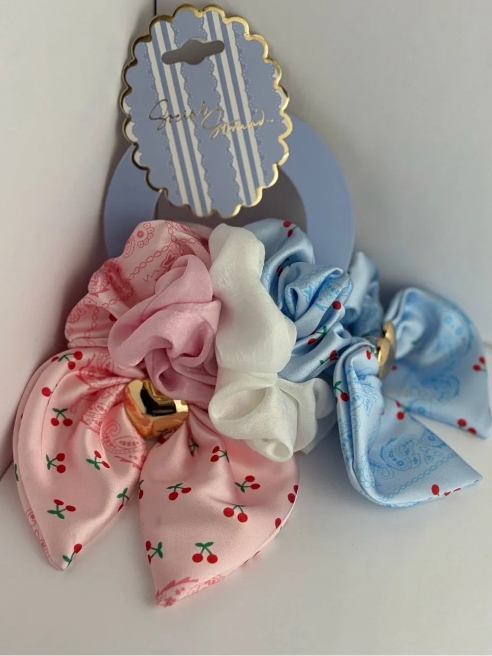 NWT ⚜️🩵💖⚜️ Social Strand Beautiful Scrunchies Hair Ties Set of 3